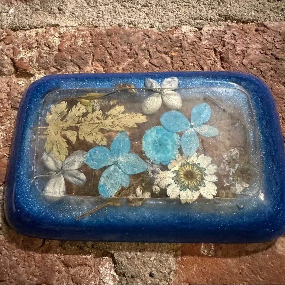 Vintage Blue Glittery Floral Dried Flowers Resin Lucite Soap Dish Trinket Decor